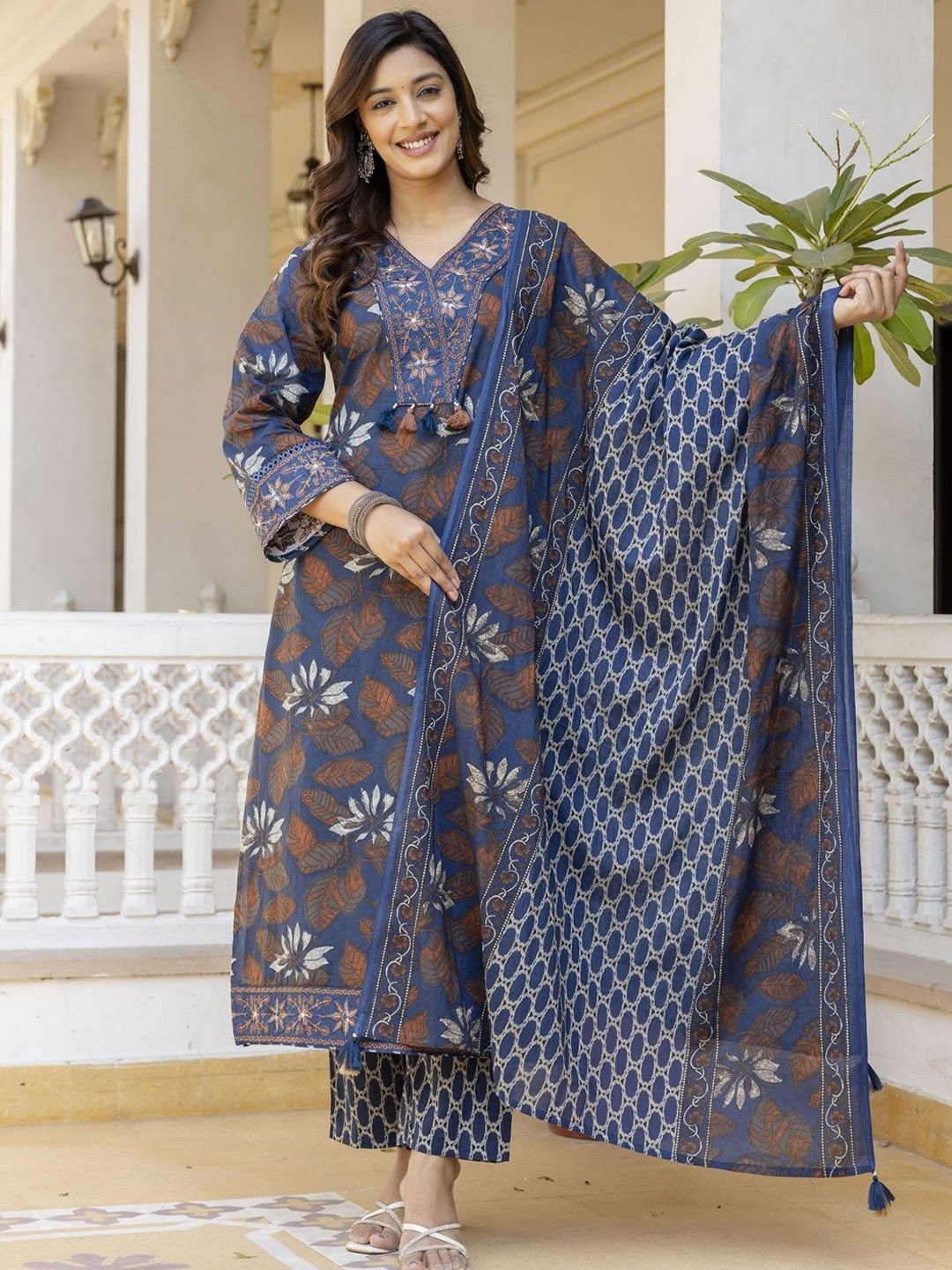 AUTUMN LANE Women Floral Printed Work Pure Cotton Kurta with Trousers & With Dupatta, Blue
AUTUMN LANE Women Floral Printed Work Pure Cotton Kurta with Trousers & With Dupatta, Blue