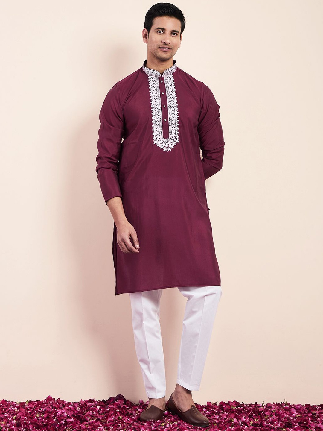 Satwaa Floral Yoke Design Mandarin Collar Chikankari Cotton Silk Straight Kurta, Maroon
Satwaa Floral Yoke Design Mandarin Collar Chikankari Cotton Silk Straight Kurta, Maroon