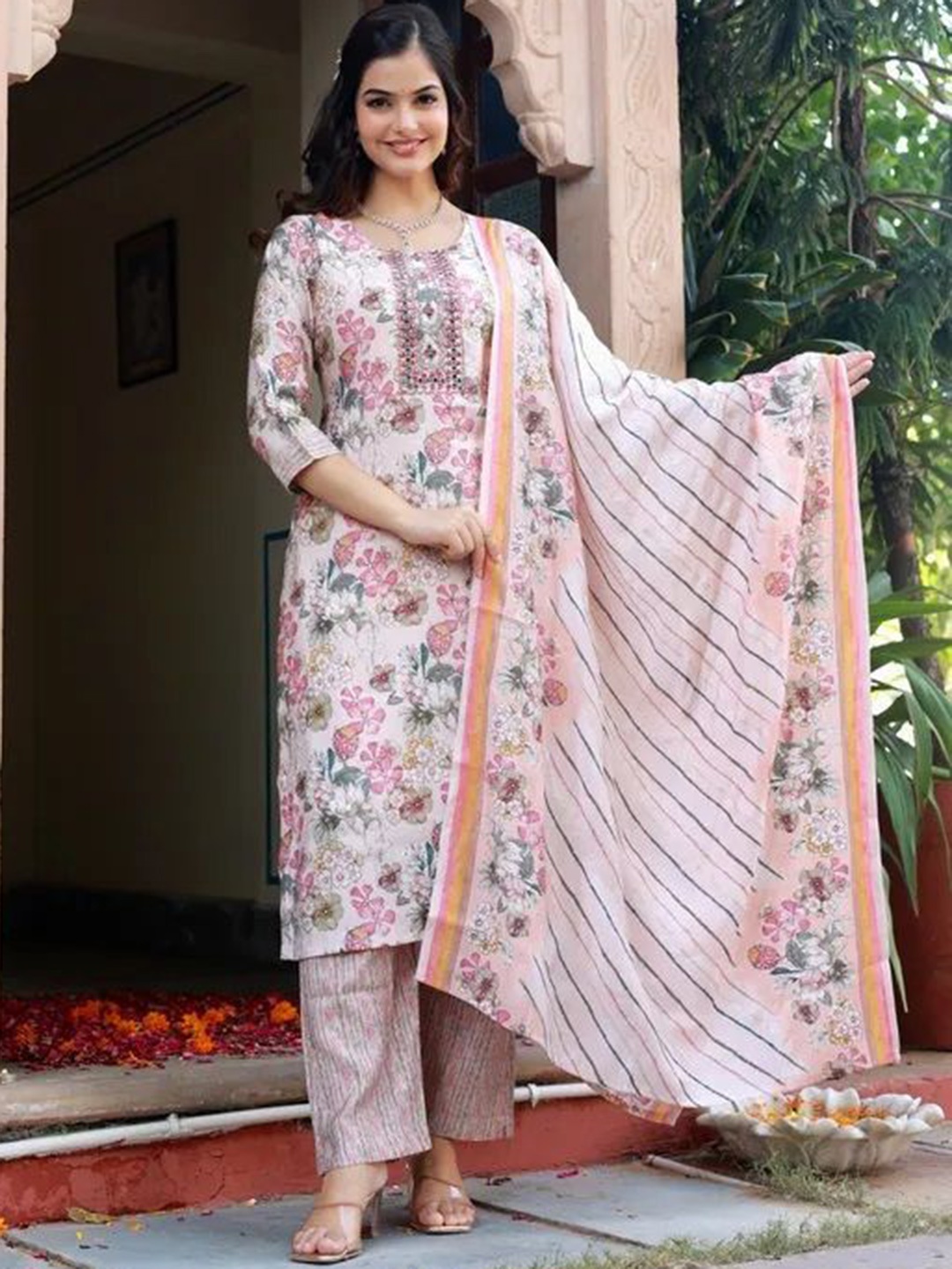 Piludi Women Floral Printed Regular Thread Work Kurta with Trousers & With Dupatta, Peach
Piludi Women Floral Printed Regular Thread Work Kurta with Trousers & With Dupatta, Peach