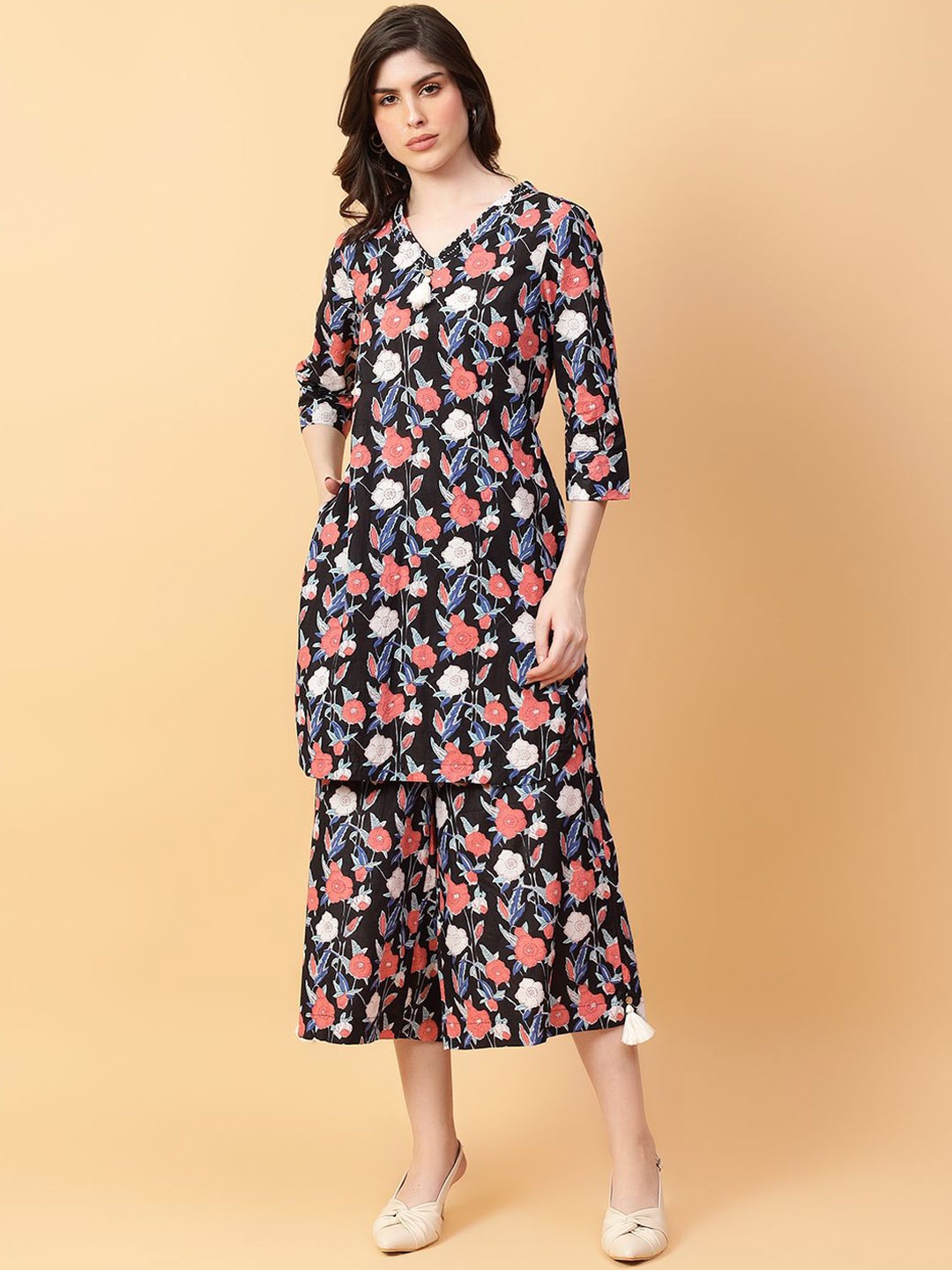 Jaipur Kurti Women Floral Printed Regular Thread Work Pure Cotton Kurta with Palazzos, Black
Jaipur Kurti Women Floral Printed Regular Thread Work Pure Cotton Kurta with Palazzos, Black