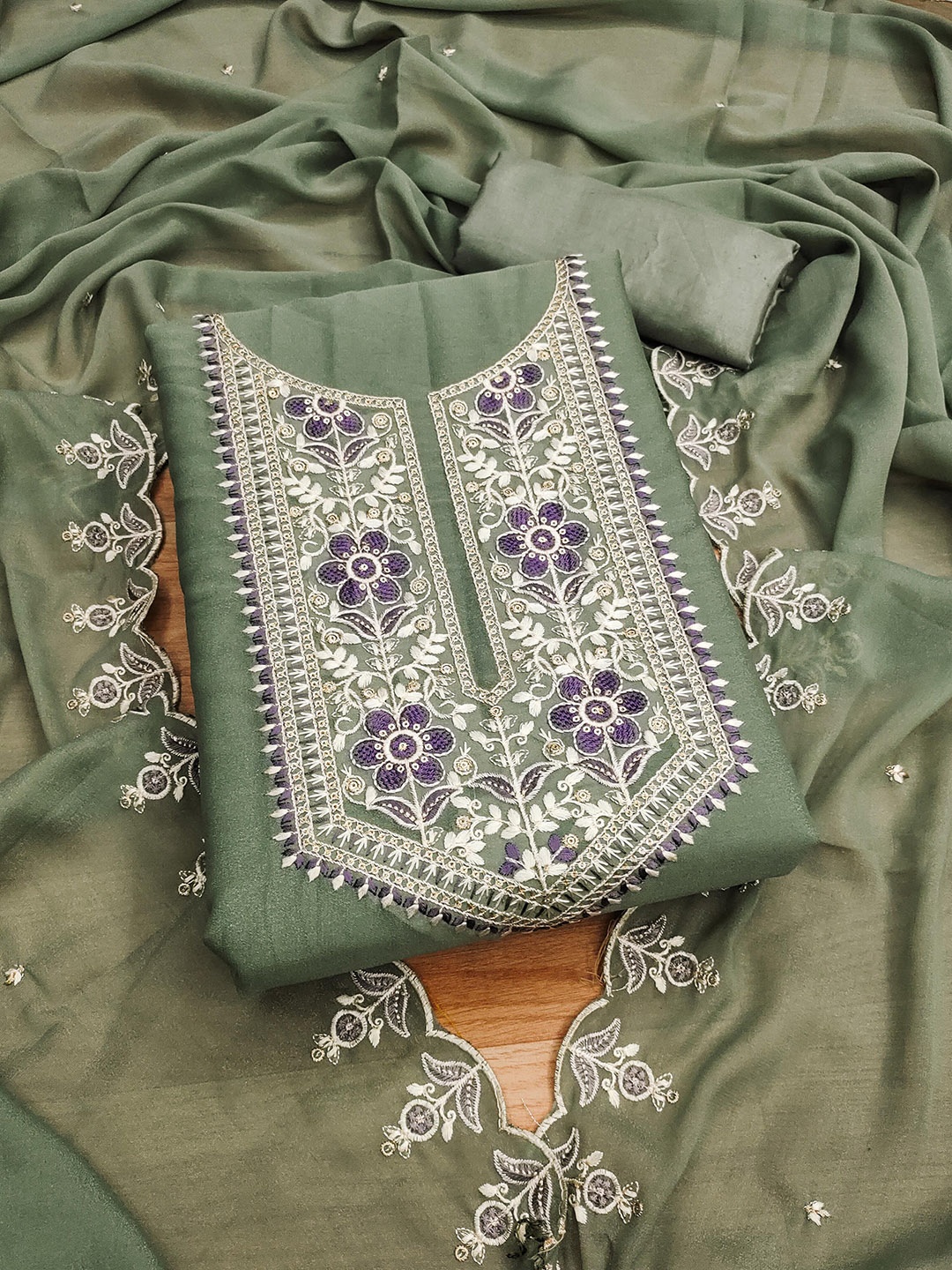 SHADOW & SAINING Floral Embroidered Sequinned Silk Georgette Unstitched Dress Material, Green
SHADOW & SAINING Floral Embroidered Sequinned Silk Georgette Unstitched Dress Material, Green