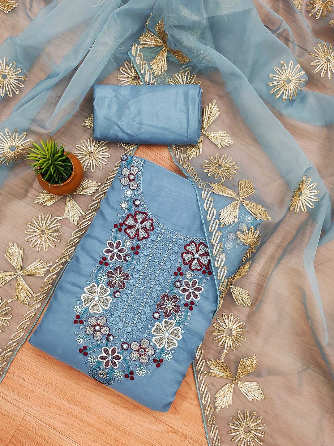 SHADOW & SAINING Floral Embroidered Sequinned Organza Unstitched Dress Material, Blue
SHADOW & SAINING Floral Embroidered Sequinned Organza Unstitched Dress Material, Blue