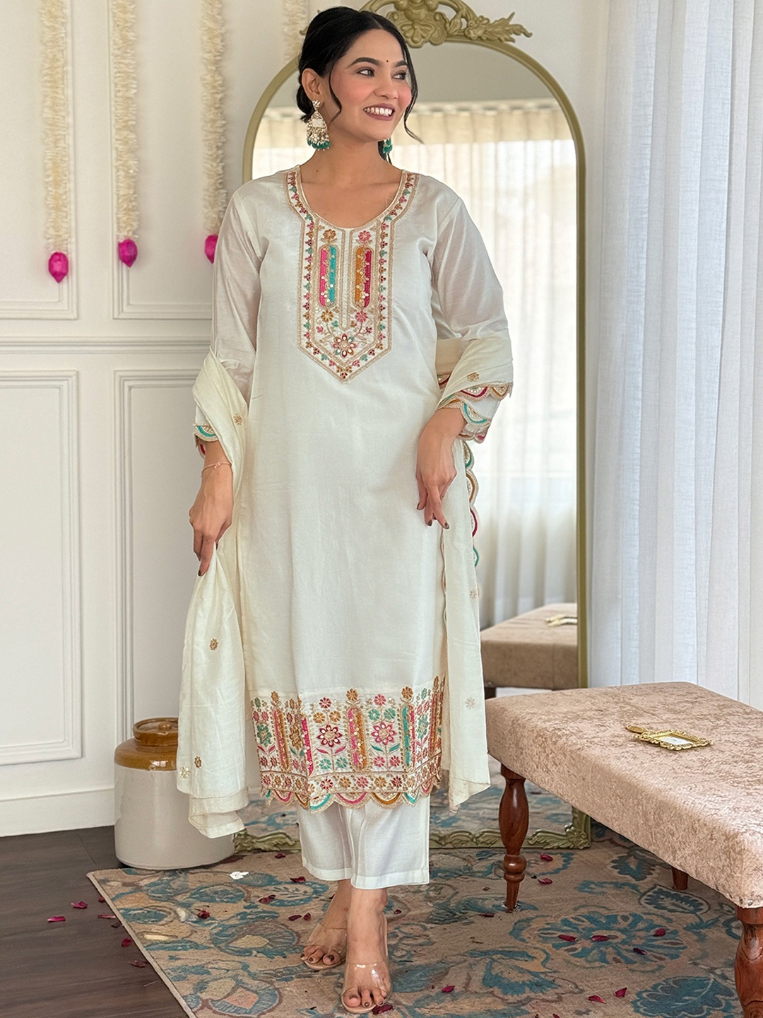 Growdamy Ethnic Motifs Yoke Design Sequinned Straight Kurta with Trousers & Dupatta, White
Growdamy Ethnic Motifs Yoke Design Sequinned Straight Kurta with Trousers & Dupatta, White