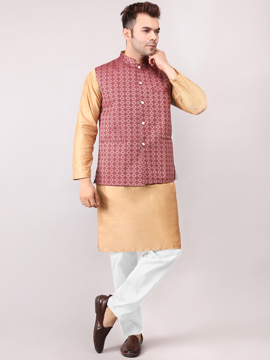 Voniry Ethnic Motifs Woven Design Straight Kurta white Pyjama & Nehru Jacket, Maroon
Voniry Ethnic Motifs Woven Design Straight Kurta white Pyjama & Nehru Jacket, Maroon