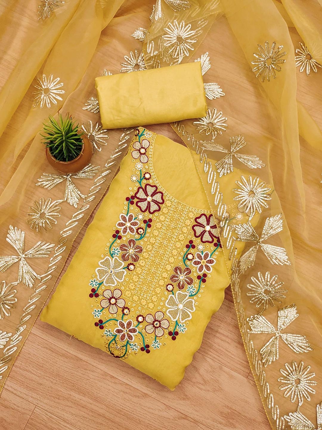 SHADOW & SAINING Floral Embroidered Sequinned Organza Unstitched Dress Material, Yellow
SHADOW & SAINING Floral Embroidered Sequinned Organza Unstitched Dress Material, Yellow