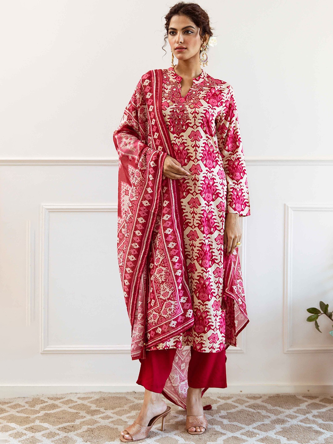 DIVASTRI Ethnic Motifs Printed Sequinned Straight Kurta with Trousers & Dupatta, Red
DIVASTRI Ethnic Motifs Printed Sequinned Straight Kurta with Trousers & Dupatta, Red