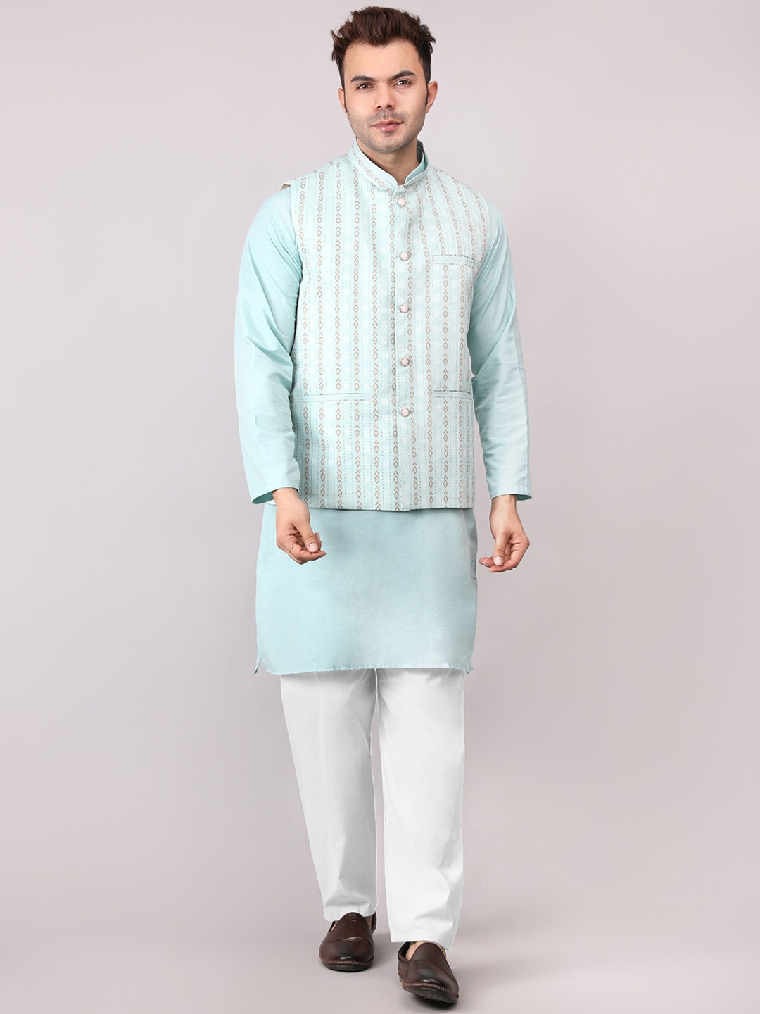 Voniry Ethnic Motifs Woven Design Straight Kurta white Pyjama & Nehru Jacket, Sea green
Voniry Ethnic Motifs Woven Design Straight Kurta white Pyjama & Nehru Jacket, Sea green