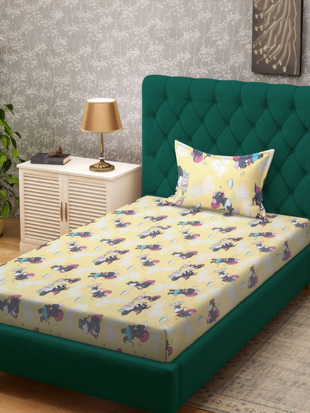 Myntra Elegant Homes Yellow Printed Pure Cotton 400TC Single Bedsheet Set 2.25m x 1.50m
Myntra Elegant Homes Yellow Printed Pure Cotton 400TC Single Bedsheet Set 2.25m x 1.50m