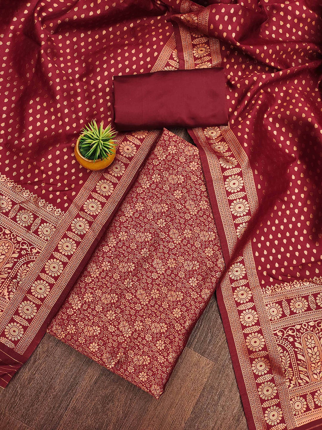 SHADOW & SAINING Floral Woven Design Zari Work Jacquard Silk Unstitched Dress Material, Red
SHADOW & SAINING Floral Woven Design Zari Work Jacquard Silk Unstitched Dress Material, Red