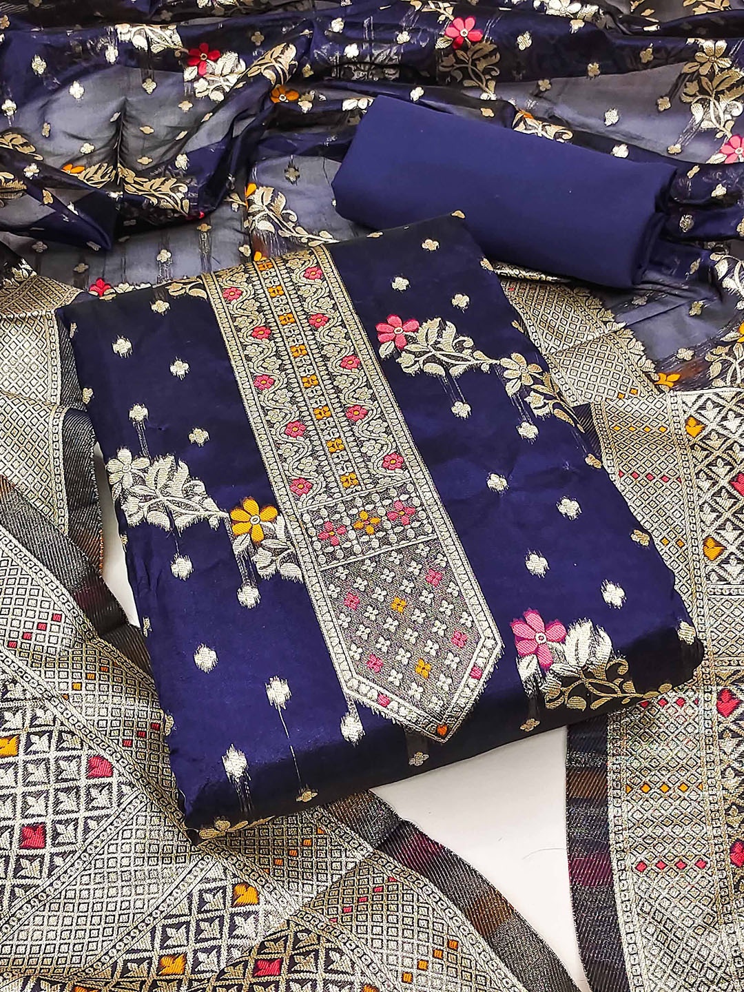 SHADOW & SAINING Floral Woven Design Zari Work Organza Unstitched Dress Material, Navy blue
SHADOW & SAINING Floral Woven Design Zari Work Organza Unstitched Dress Material, Navy blue