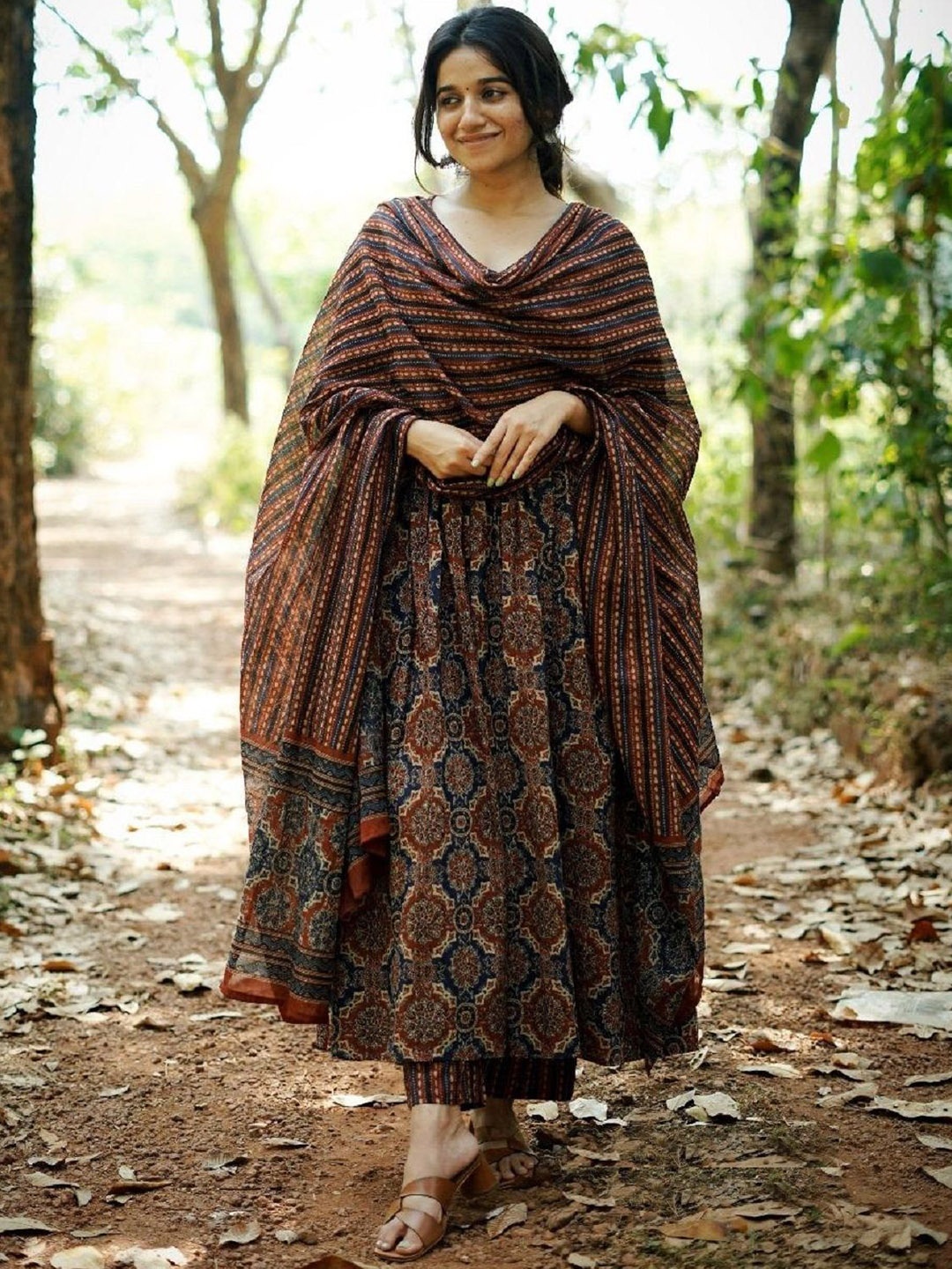 DIVASTRI Ethnic Motifs Printed Pleated Anarkali Kurta with Trousers & Dupatta, Maroon
DIVASTRI Ethnic Motifs Printed Pleated Anarkali Kurta with Trousers & Dupatta, Maroon