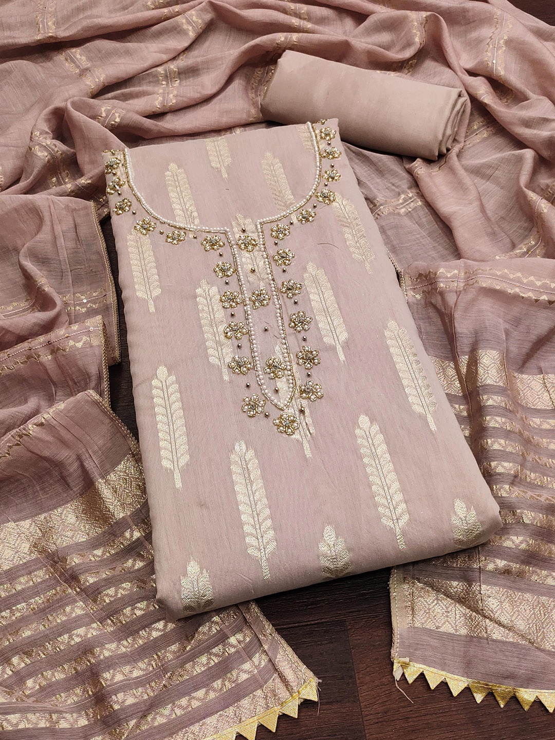 SHADOW & SAINING Floral Embroidered Banarasi Jacquard Unstitched Dress Material, Purple
SHADOW & SAINING Floral Embroidered Banarasi Jacquard Unstitched Dress Material, Purple
