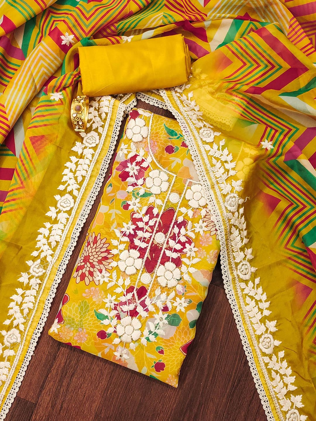 SHADOW & SAINING Floral Printed Thread Work Organza Unstitched Dress Material, Yellow
SHADOW & SAINING Floral Printed Thread Work Organza Unstitched Dress Material, Yellow