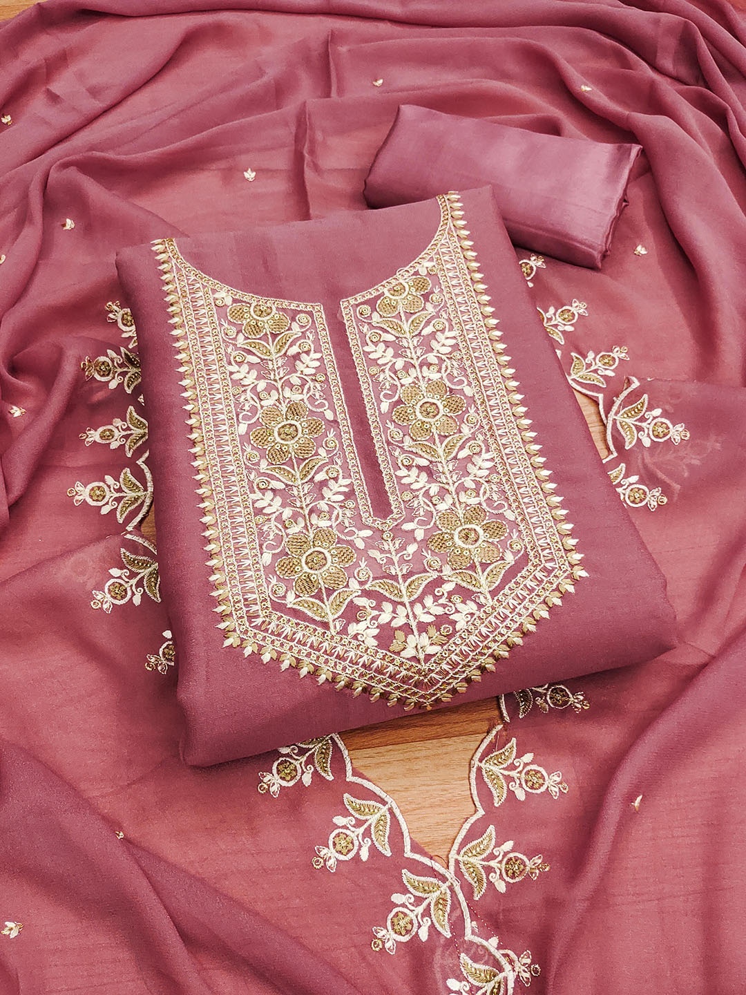 SHADOW & SAINING Floral Embroidered Sequinned Silk Georgette Unstitched Dress Material, Pink
SHADOW & SAINING Floral Embroidered Sequinned Silk Georgette Unstitched Dress Material, Pink