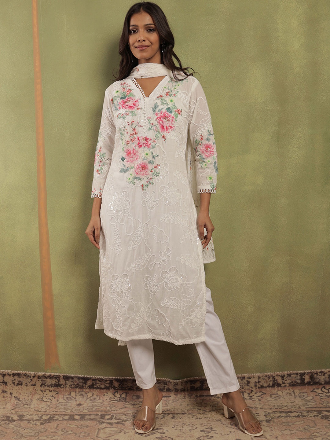 SRIHA Floral Embroidered V-Neck Straight Patchwork Kurta With Trousers And Dupatta, White
SRIHA Floral Embroidered V-Neck Straight Patchwork Kurta With Trousers And Dupatta, White