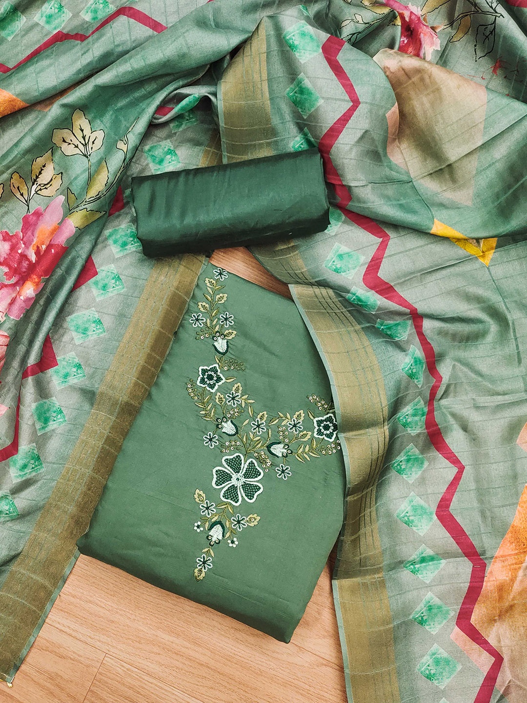 SHADOW & SAINING Floral Embroidered Sequinned Pure Silk Unstitched Dress Material, Green
SHADOW & SAINING Floral Embroidered Sequinned Pure Silk Unstitched Dress Material, Green