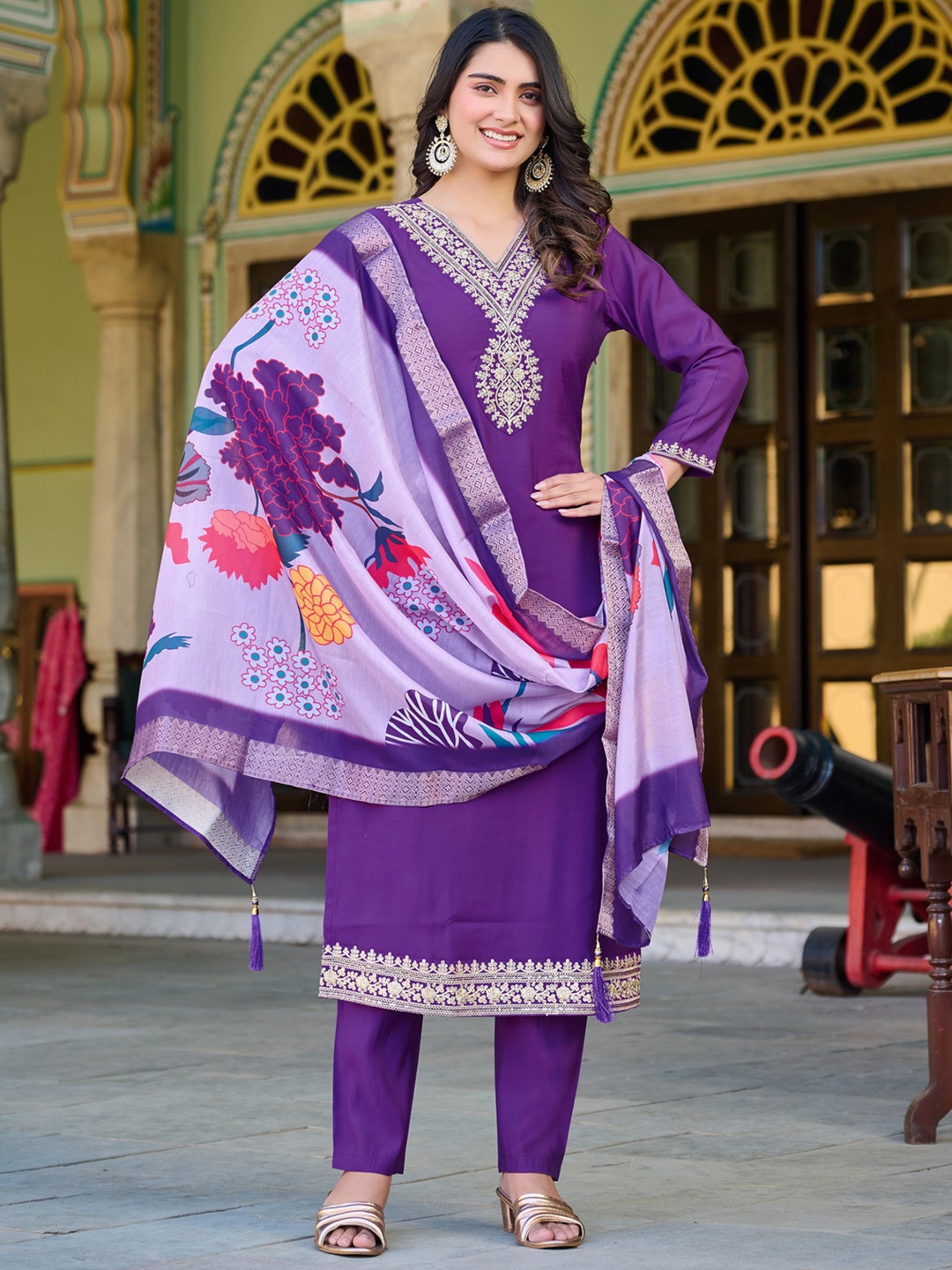 DIVASTRI Floral Embroidered Sequinned Straight Kurta With Trousers & Dupatta, Purple
DIVASTRI Floral Embroidered Sequinned Straight Kurta With Trousers & Dupatta, Purple