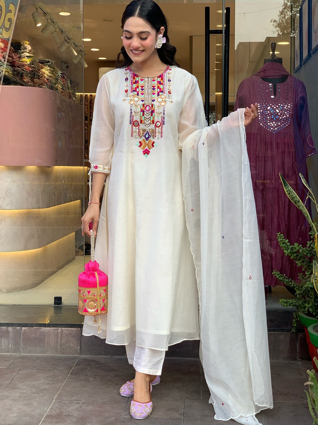 DIVASTRI Ethnic Motifs Yoke Design Mirror Work A-Line Kurta With Trousers & Dupatta, Cream
DIVASTRI Ethnic Motifs Yoke Design Mirror Work A-Line Kurta With Trousers & Dupatta, Cream