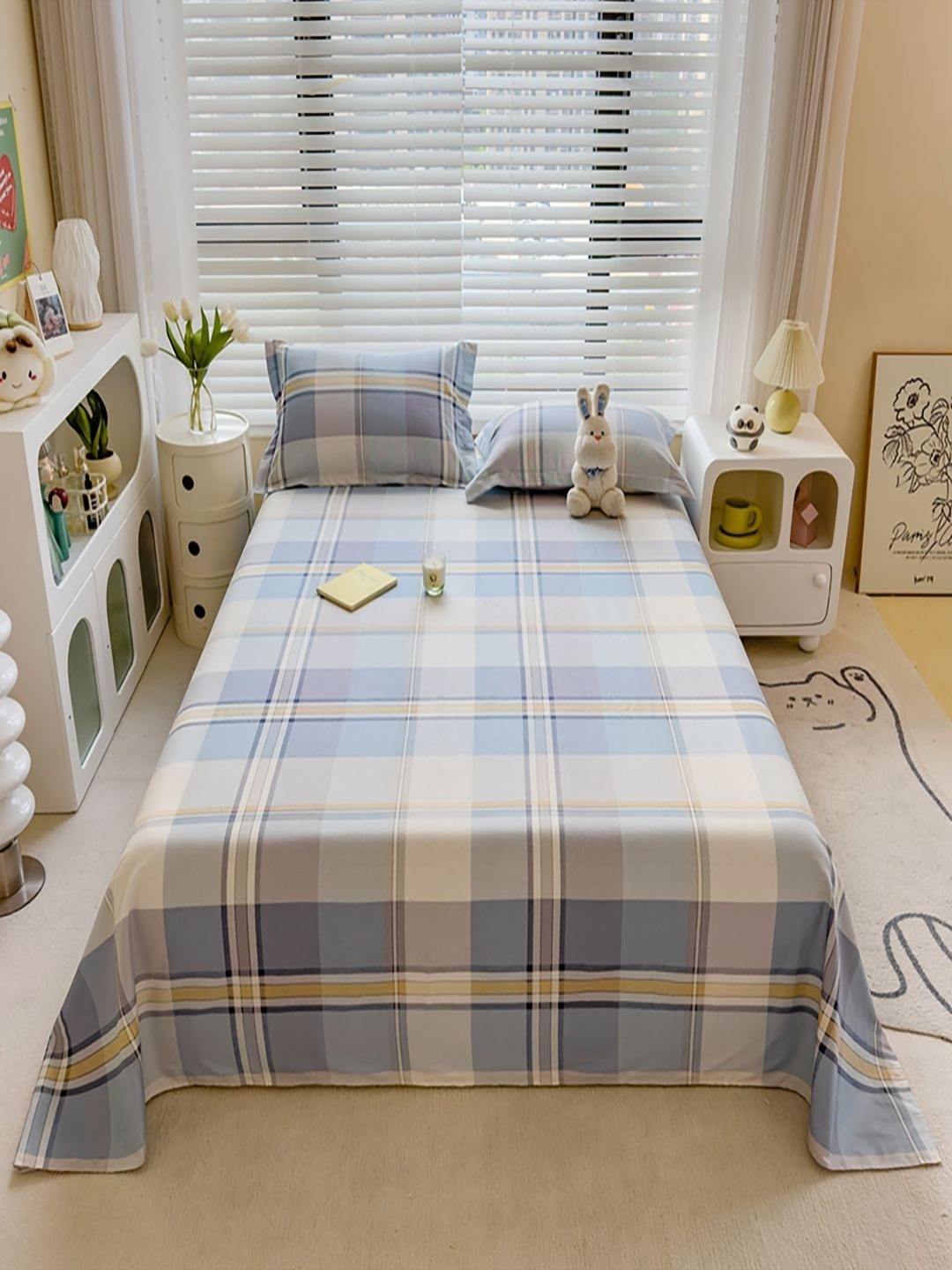 JC HOME Grey & Blue Geometric Printed Cotton 220 TC Queen Bedsheet Set- 1.80 m x 2.30 m
JC HOME Grey & Blue Geometric Printed Cotton 220 TC Queen Bedsheet Set- 1.80 m x 2.30 m
