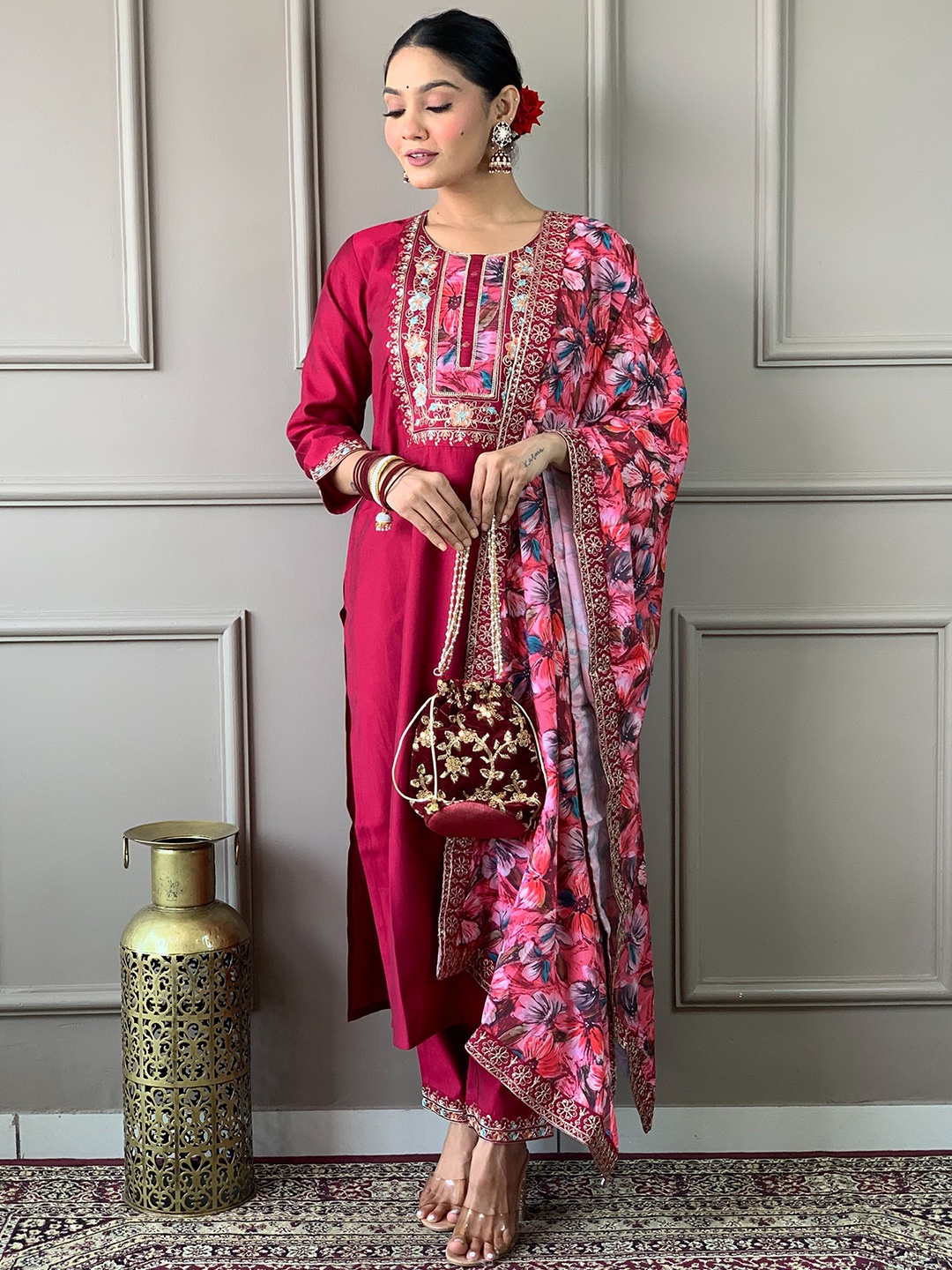 Growdamy Floral Embroidered Sequinned Chanderi Silk Straight Kurta With Trousers & Dupatta, Red
Growdamy Floral Embroidered Sequinned Chanderi Silk Straight Kurta With Trousers & Dupatta, Red