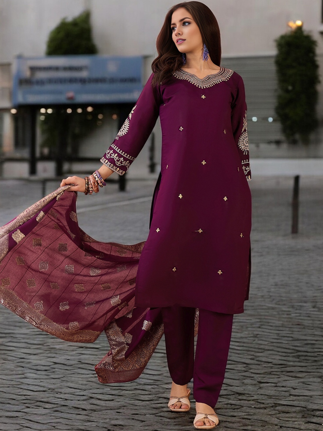 KALINI Ethnic Motifs Embroidered Sequinned Staright Kurta With Trousers And Dupatta, Purple
KALINI Ethnic Motifs Embroidered Sequinned Staright Kurta With Trousers And Dupatta, Purple
