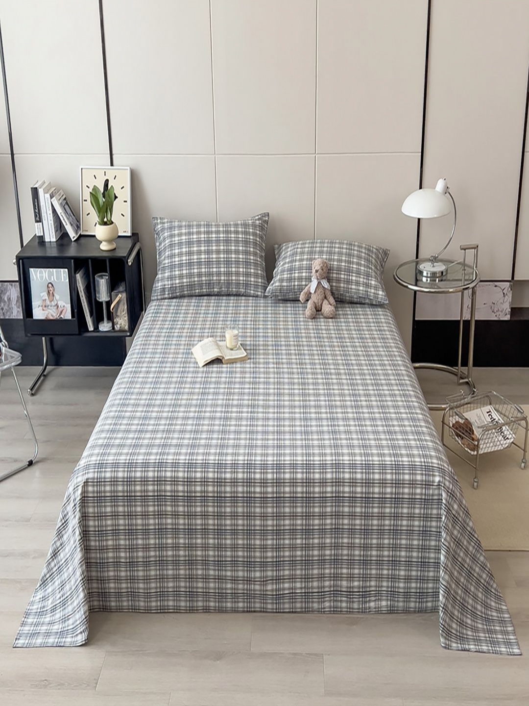 JC HOME Grey & White Geometric Printed Cotton 220 TC King Bedsheet Set- 2.0 m x 2.30 m
JC HOME Grey & White Geometric Printed Cotton 220 TC King Bedsheet Set- 2.0 m x 2.30 m