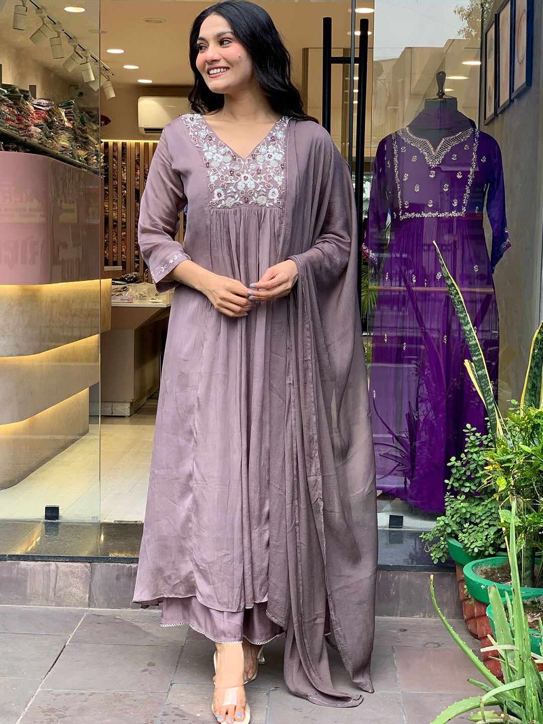Growdamy Floral Embroidered Thread Work Straight Kurta With Trouser And Dupatta, Grey
Growdamy Floral Embroidered Thread Work Straight Kurta With Trouser And Dupatta, Grey
