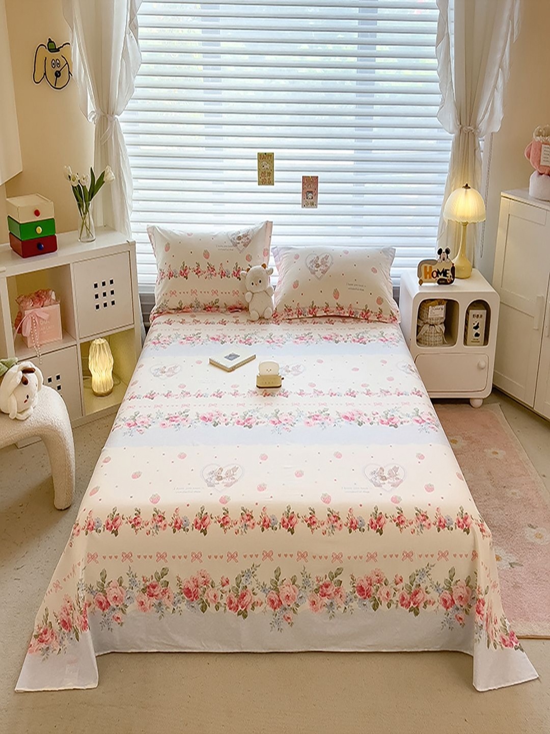JC HOME White & Pink Floral Printed Pure Cotton 220 TC King Bedsheet Set 2.30 m x 2.50 m
JC HOME White & Pink Floral Printed Pure Cotton 220 TC King Bedsheet Set 2.30 m x 2.50 m
