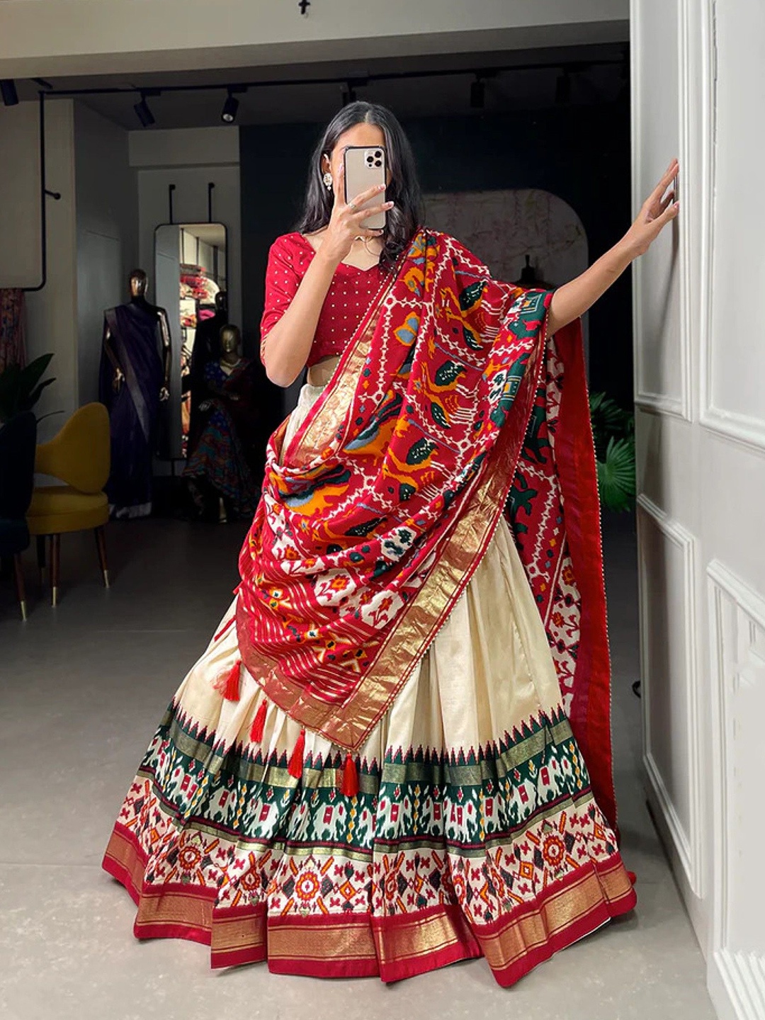 BAESD Ethnic Motifs Printed Semi-Stitched Lehenga & Unstitched Blouse With Dupatta, White
BAESD Ethnic Motifs Printed Semi-Stitched Lehenga & Unstitched Blouse With Dupatta, White
