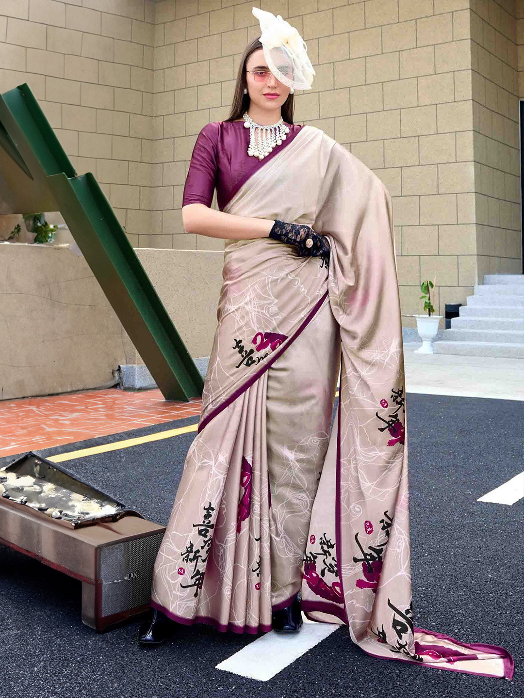 DIVASTRI Printed Satin Saree, Off white
DIVASTRI Printed Satin Saree, Off white