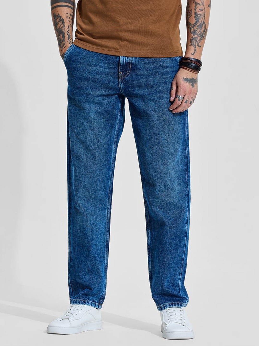Snitch Men Loose Whiskers and Chevrons Relaxed Fit Mid-Rise Heavy Fade Cotton Jeans, Navy blue
Snitch Men Loose Whiskers and Chevrons Relaxed Fit Mid-Rise Heavy Fade Cotton Jeans, Navy blue