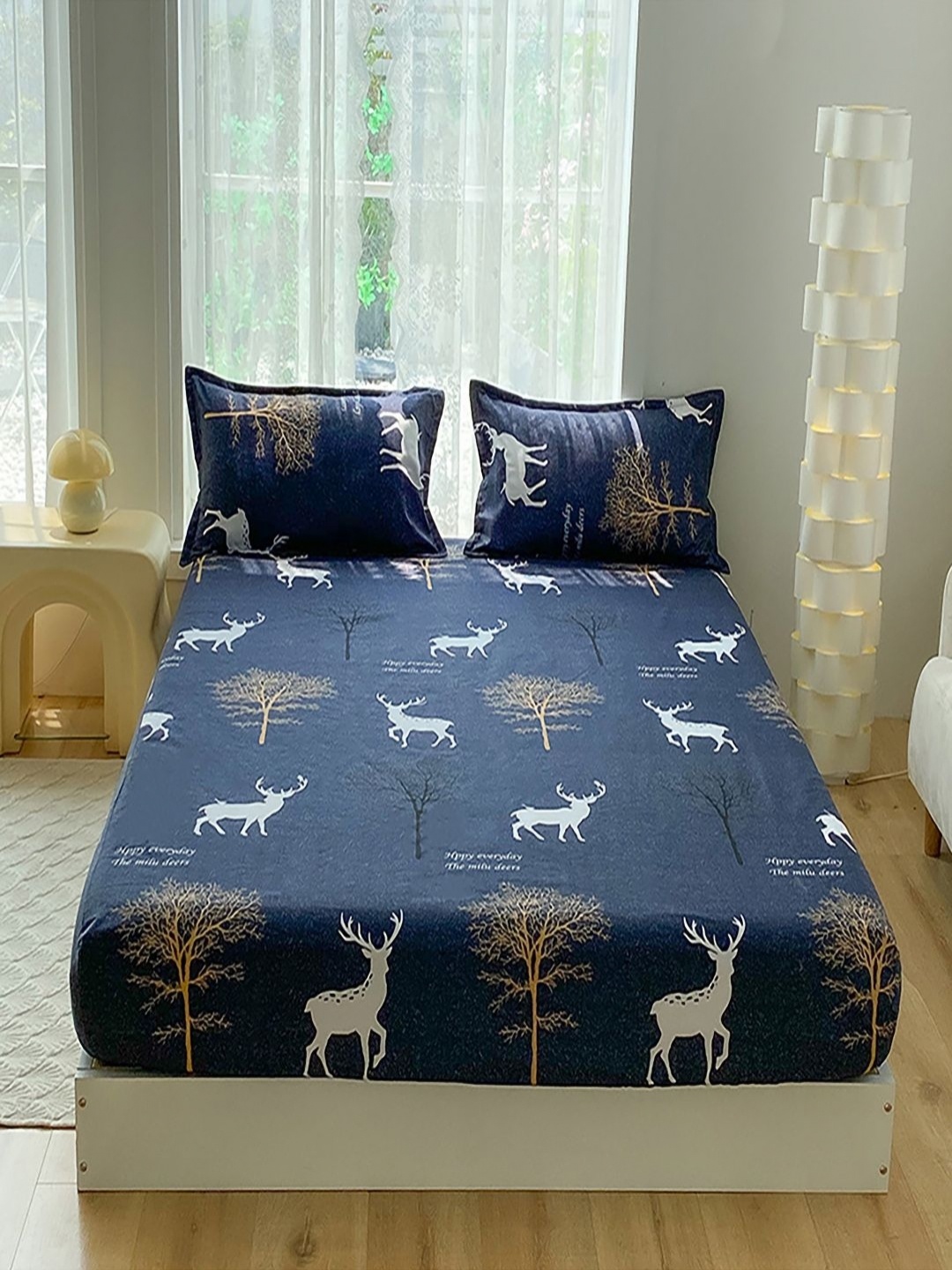 JC HOME Blue & White Graphic Printed 140 TC Fitted Queen Bedsheet Set-2.00 m x 1.50 m
JC HOME Blue & White Graphic Printed 140 TC Fitted Queen Bedsheet Set-2.00 m x 1.50 m
