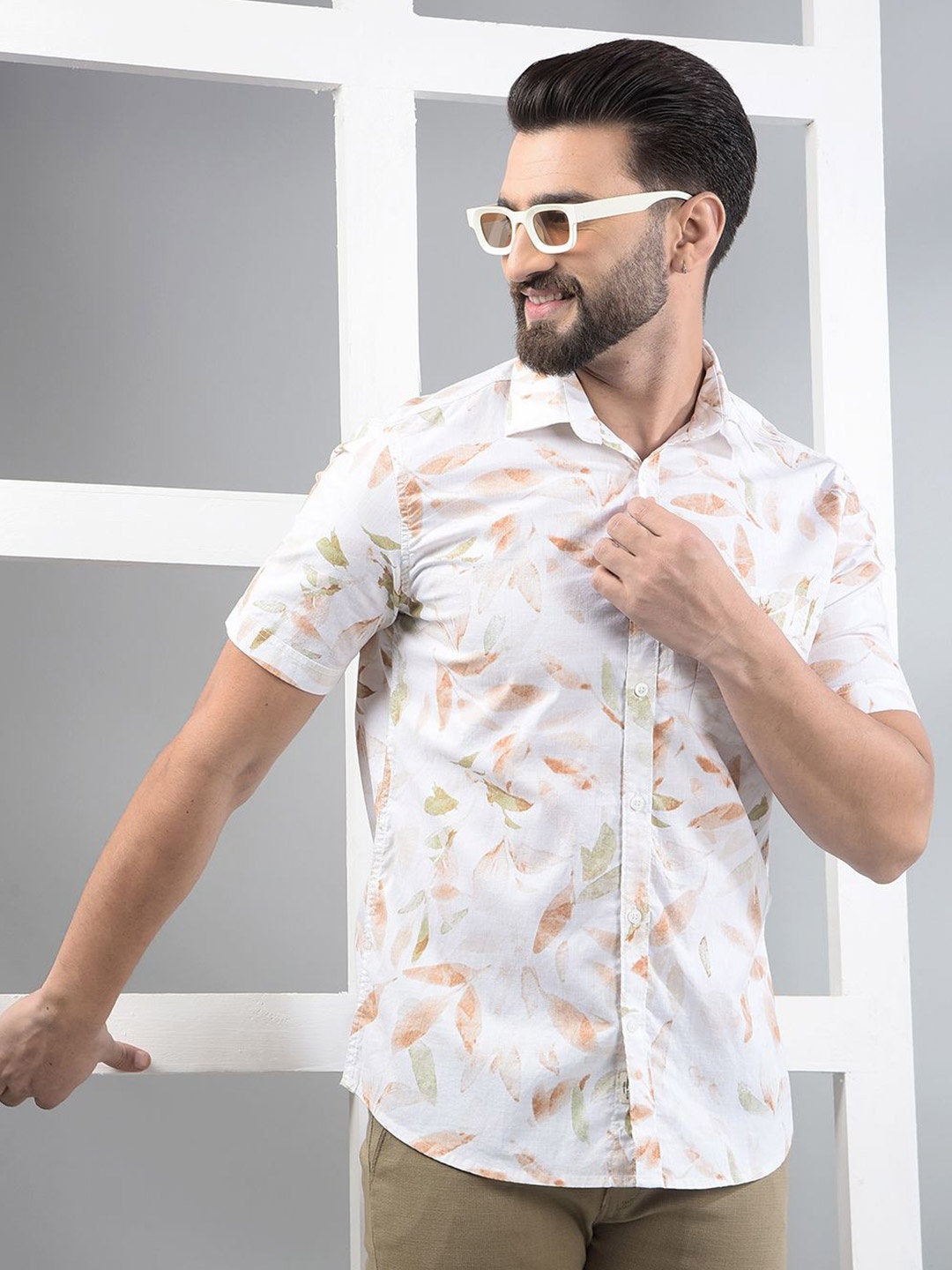 Crimsoune Club Men Classic Fit Spread Collar Floral Printed Cotton Casual Shirt, White
Crimsoune Club Men Classic Fit Spread Collar Floral Printed Cotton Casual Shirt, White
