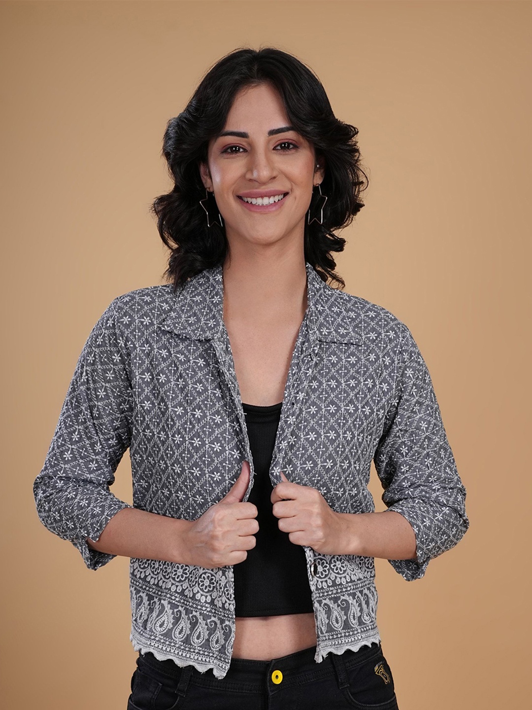 LILY BUDS Women Standard Boxy Fit Spread Collar Geometric Printed Cotton Casual Shirt, Grey
LILY BUDS Women Standard Boxy Fit Spread Collar Geometric Printed Cotton Casual Shirt, Grey