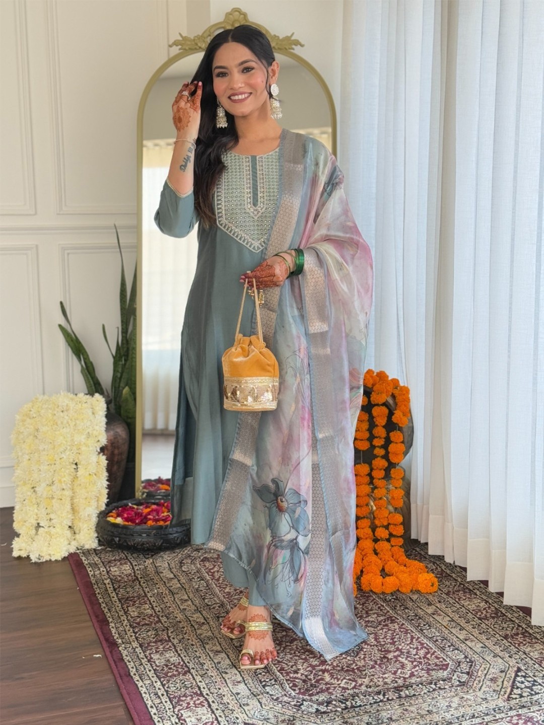 CHANDALIYO Ethnic Motifs Yoke Design Thread Work Kurta With Trousers & Dupatta, Grey
CHANDALIYO Ethnic Motifs Yoke Design Thread Work Kurta With Trousers & Dupatta, Grey
