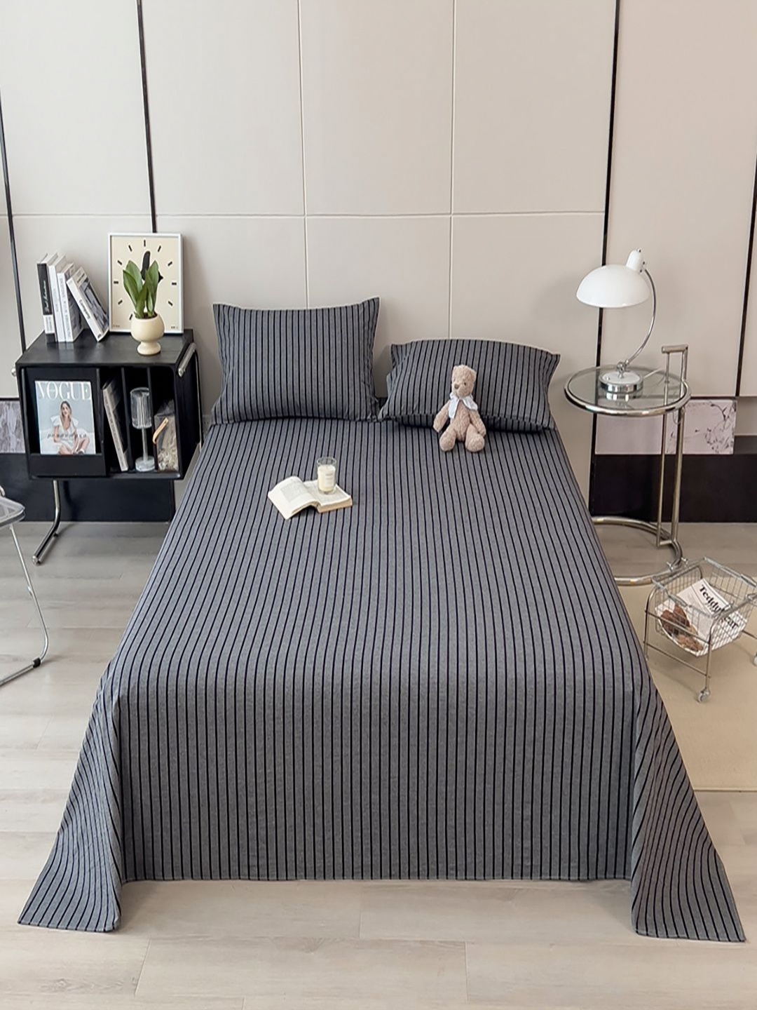 JC HOME Grey & Black Striped 220 TC Pure Cotton Queen Bedsheet Set 2.3 m x 1.8 m (L
JC HOME Grey & Black Striped 220 TC Pure Cotton Queen Bedsheet Set 2.3 m x 1.8 m (L