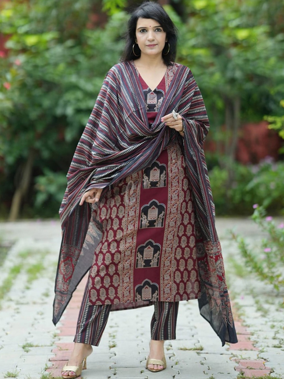 Anni Designer Paisley Printed V-Neck Straight Kurta With Trousers & Dupatta, Maroon
Anni Designer Paisley Printed V-Neck Straight Kurta With Trousers & Dupatta, Maroon