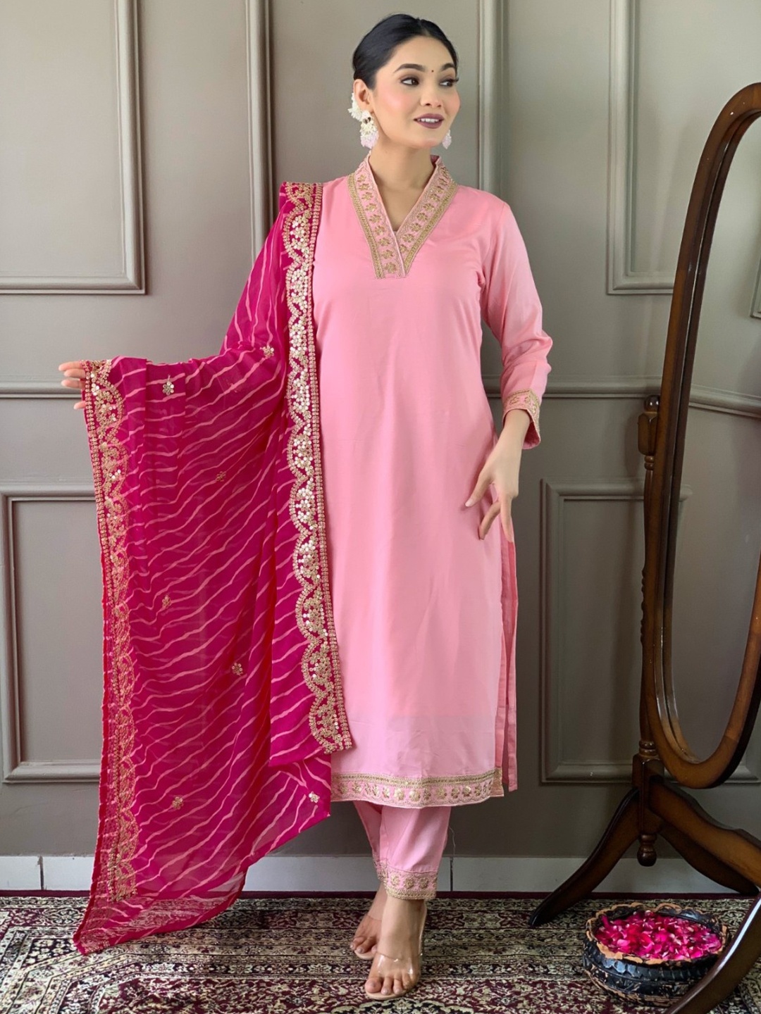 CHANDALIYO Floral Embroidered Sequinned Work Straight Kurta With Trousers & Dupatta, Pink
CHANDALIYO Floral Embroidered Sequinned Work Straight Kurta With Trousers & Dupatta, Pink