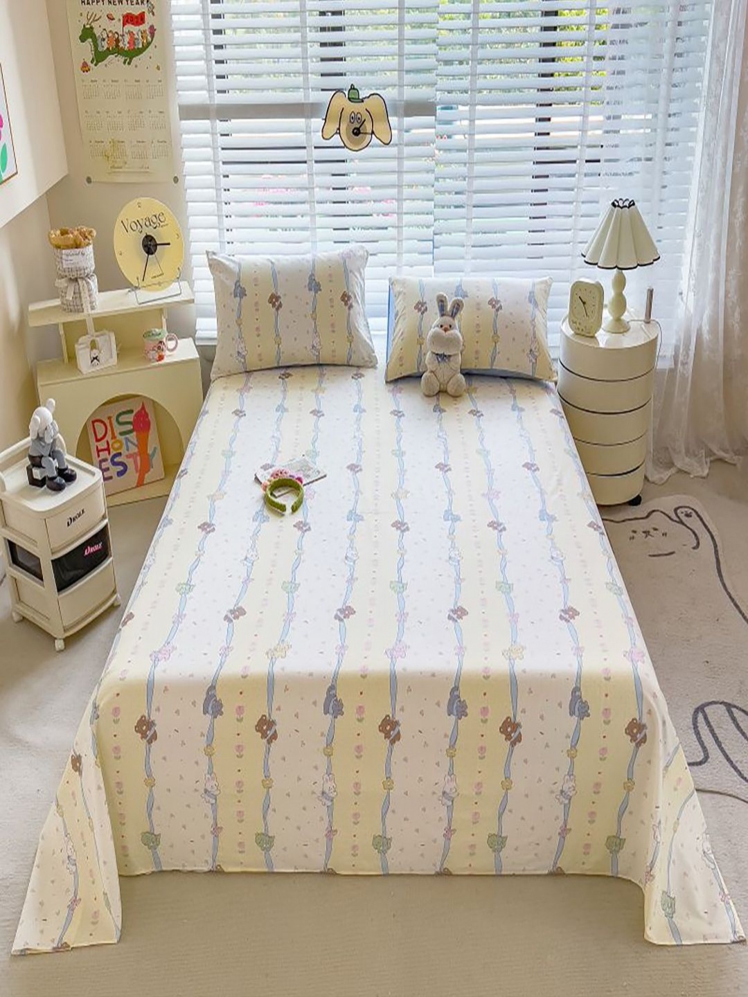 JC HOME White & Grey Graphic Printed Pure Cotton 220 TC King Bedsheet Set 2 m x 2.30 m
JC HOME White & Grey Graphic Printed Pure Cotton 220 TC King Bedsheet Set 2 m x 2.30 m
