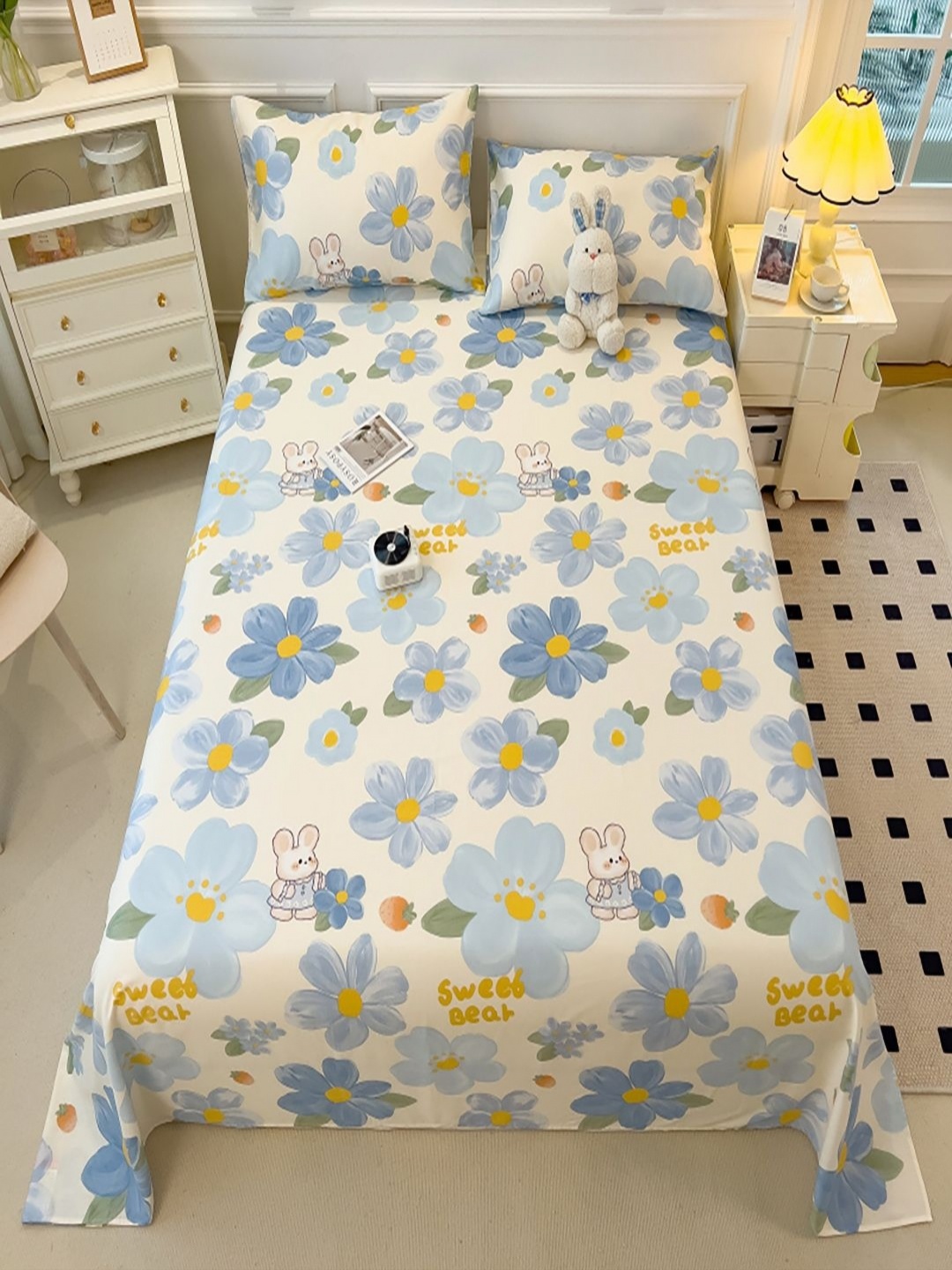 JC HOME Beige & Blue Printed Pure Cotton 220TC Double Queen Bedsheet Set 2.00 m x 2.30 m
JC HOME Beige & Blue Printed Pure Cotton 220TC Double Queen Bedsheet Set 2.00 m x 2.30 m