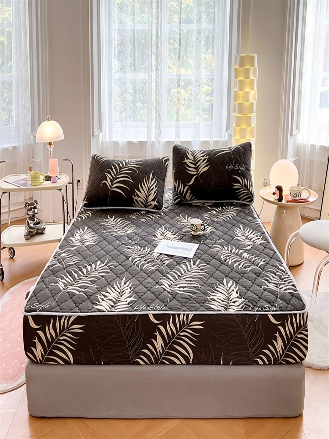 JC HOME Black & Cream Floral Printed 150 TC Double Queen Bedsheet Set - 1.60 m x 2.30 m
JC HOME Black & Cream Floral Printed 150 TC Double Queen Bedsheet Set - 1.60 m x 2.30 m