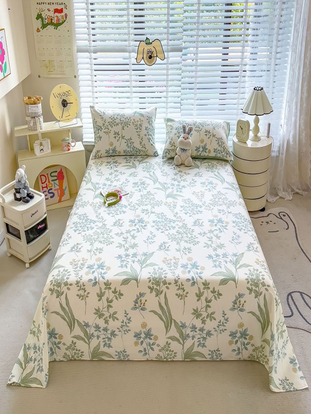 JC HOME White & Blue Floral Printed Pure Cotton 220 TC King Bedsheet Set 2 m x 2.20 m
JC HOME White & Blue Floral Printed Pure Cotton 220 TC King Bedsheet Set 2 m x 2.20 m