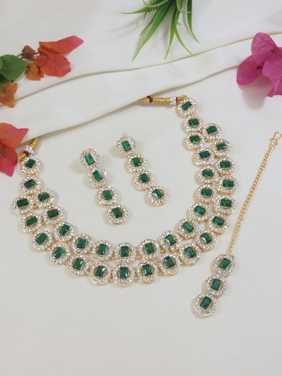 I Jewels Gold Plated Crystal Stones Studded Necklace And Earrings With Maang Tika
I Jewels Gold Plated Crystal Stones Studded Necklace And Earrings With Maang Tika