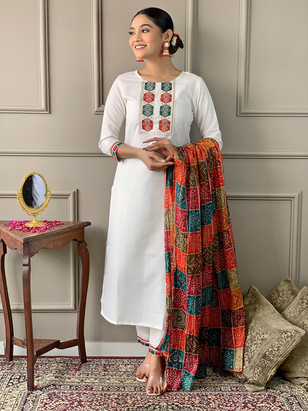 CHANDALIYO Floral Yoke Design Thread Work Straight Straight Kurta With Trousers & Dupatta, White
CHANDALIYO Floral Yoke Design Thread Work Straight Straight Kurta With Trousers & Dupatta, White