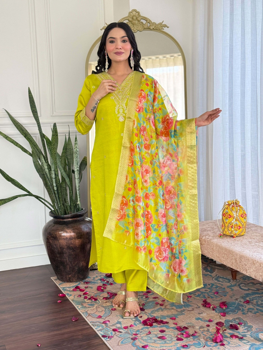 Growdamy Floral Embroidered Sequinned Chanderi Silk Straight Kurta With Trouser & Dupatta, Fluorescent green
Growdamy Floral Embroidered Sequinned Chanderi Silk Straight Kurta With Trouser & Dupatta, Fluorescent green