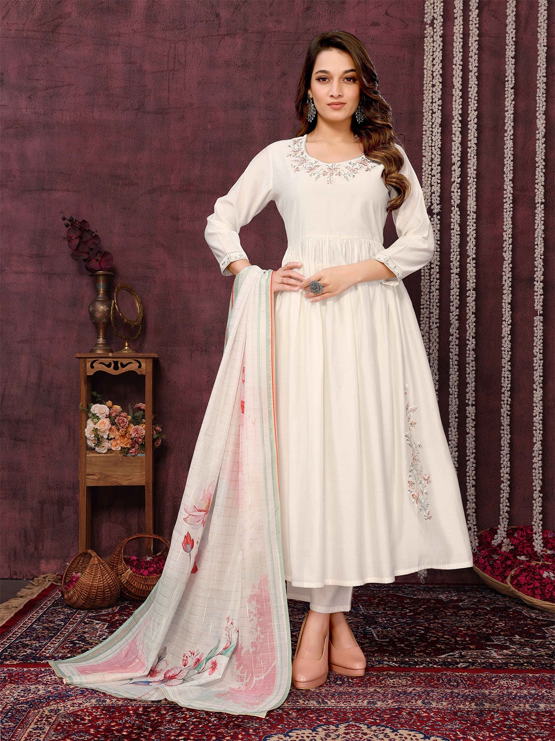 Gee Next Creation Floral Embroidered Thread Work Anarkali Kurta With Trousers & Dupatta, Off white
Gee Next Creation Floral Embroidered Thread Work Anarkali Kurta With Trousers & Dupatta, Off white