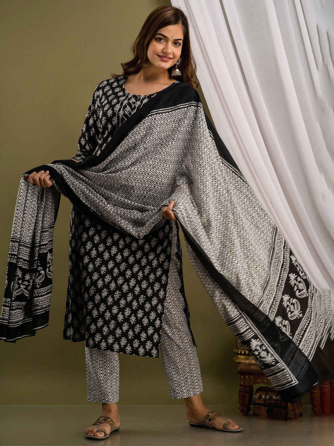 Prathmikta Floral Printed Gotta Patti Pure Cotton Straight Kurta With Trousers & Dupatta, Black
Prathmikta Floral Printed Gotta Patti Pure Cotton Straight Kurta With Trousers & Dupatta, Black