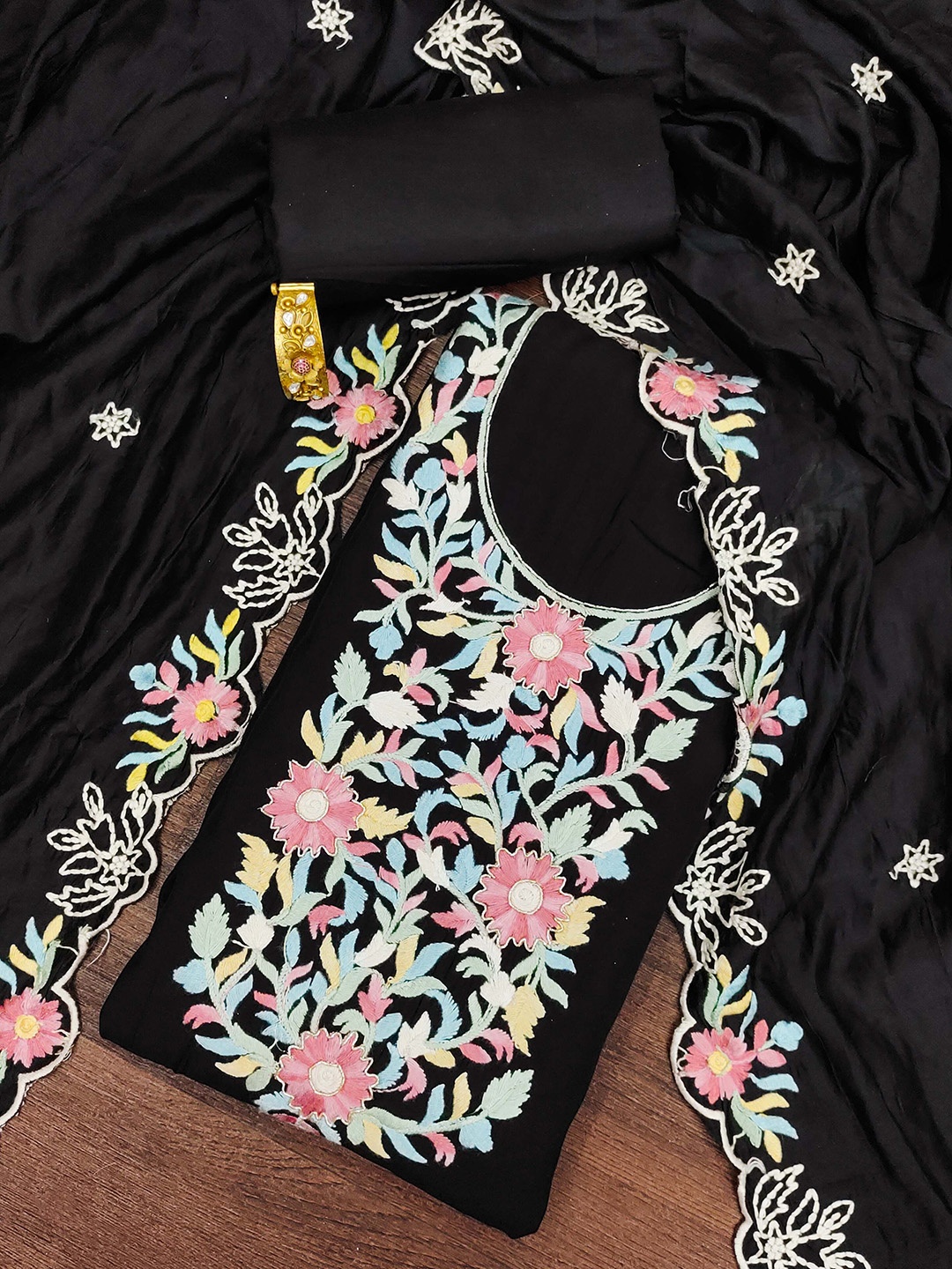 SHADOW & SAINING Floral Embroidered Thread Work Pure Silk Unstitched Dress Material, Black
SHADOW & SAINING Floral Embroidered Thread Work Pure Silk Unstitched Dress Material, Black
