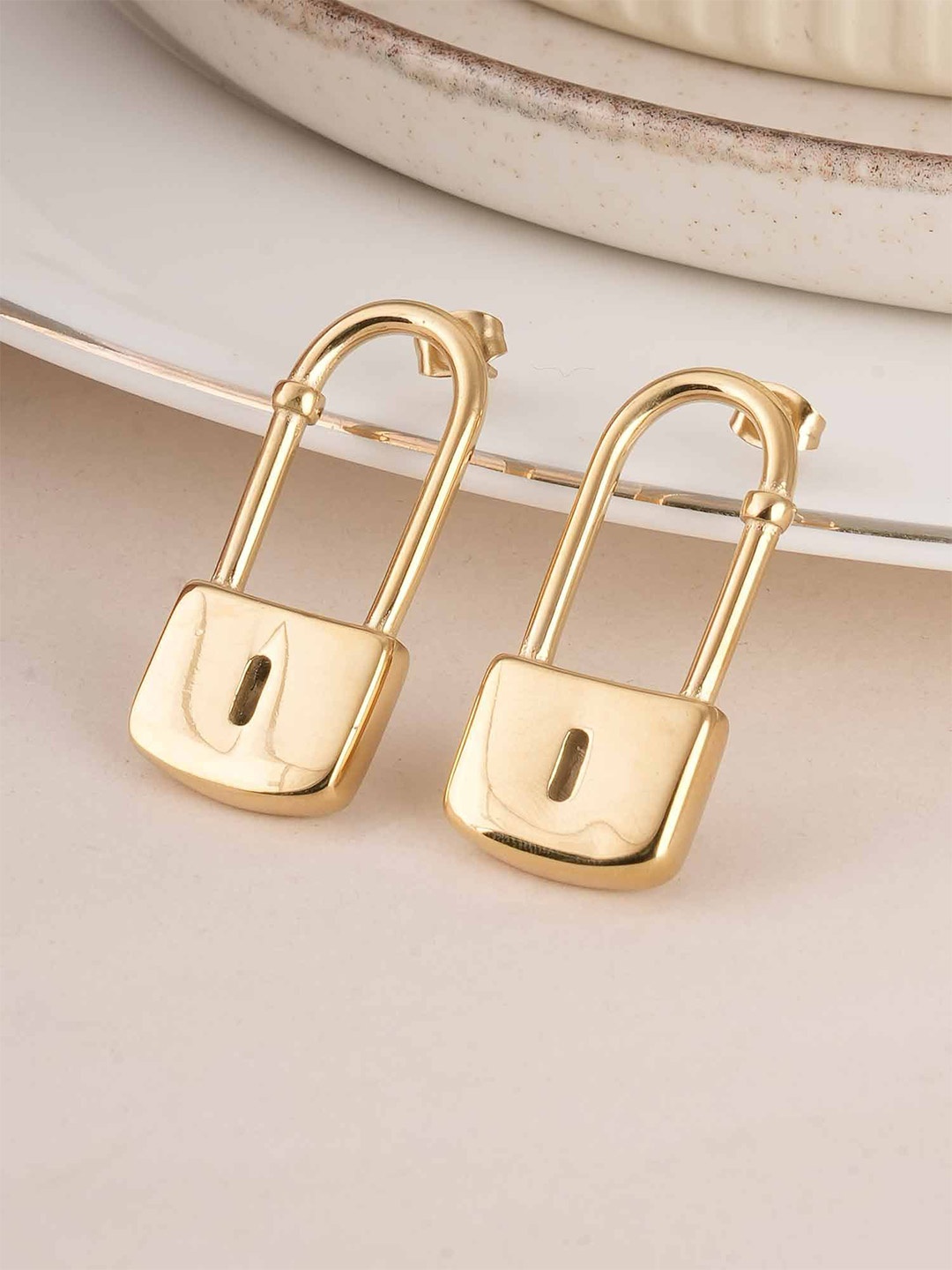 PALMONAS Gold-Plated Contemporary Waterproof & Anti-Tarnish Modern Lock Drop Earrings
PALMONAS Gold-Plated Contemporary Waterproof & Anti-Tarnish Modern Lock Drop Earrings