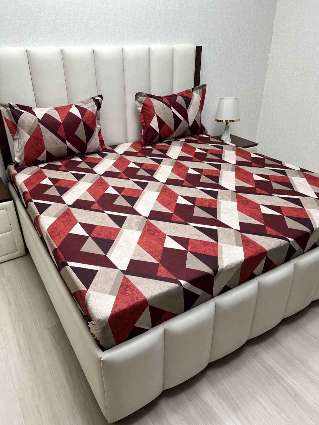 Pure Decor Maroon & White Floral Printed 180 TC Cotton King Bedsheet 2.74 m x 2.74 m
Pure Decor Maroon & White Floral Printed 180 TC Cotton King Bedsheet 2.74 m x 2.74 m